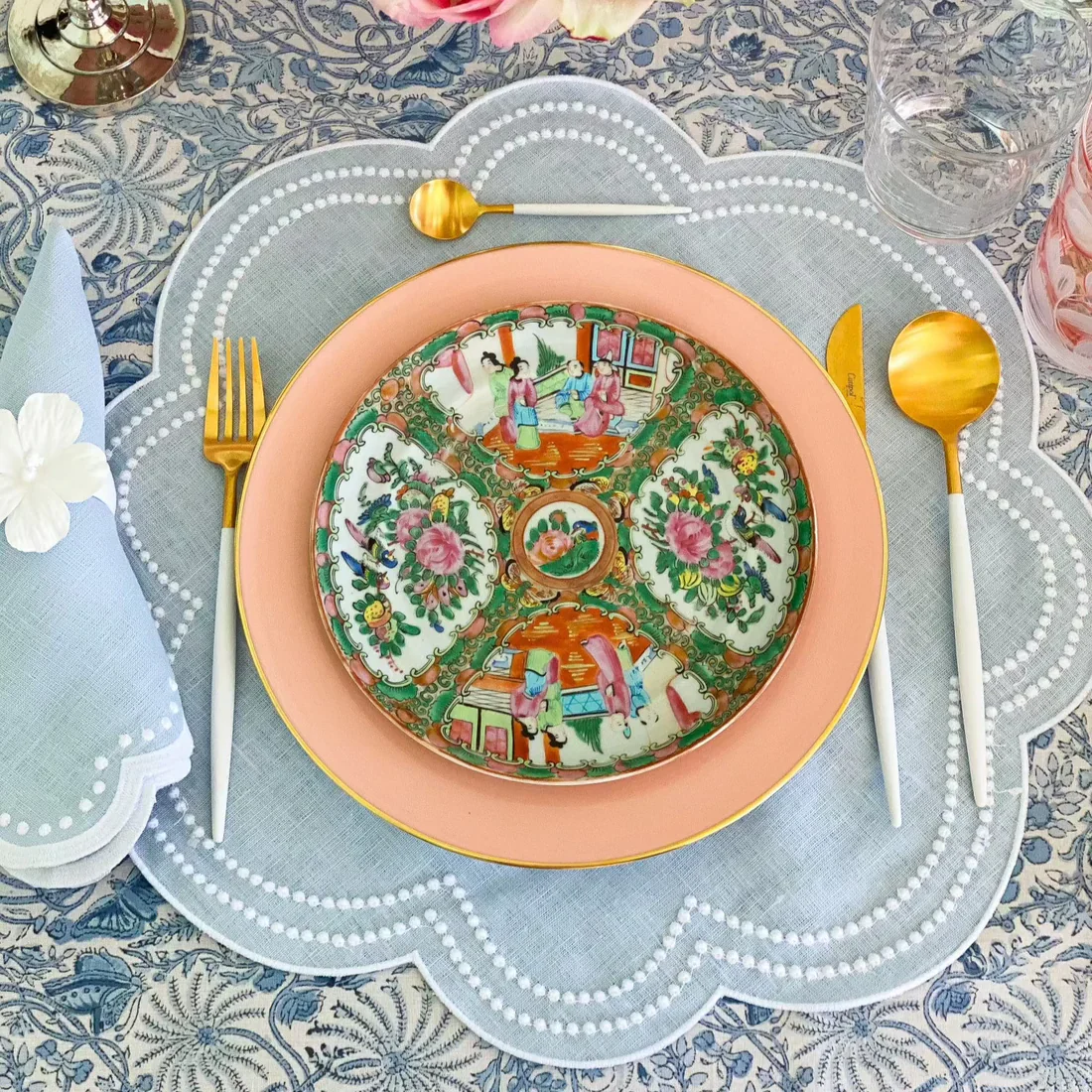 Scalloped Round Double Dot Placemat - Image 3