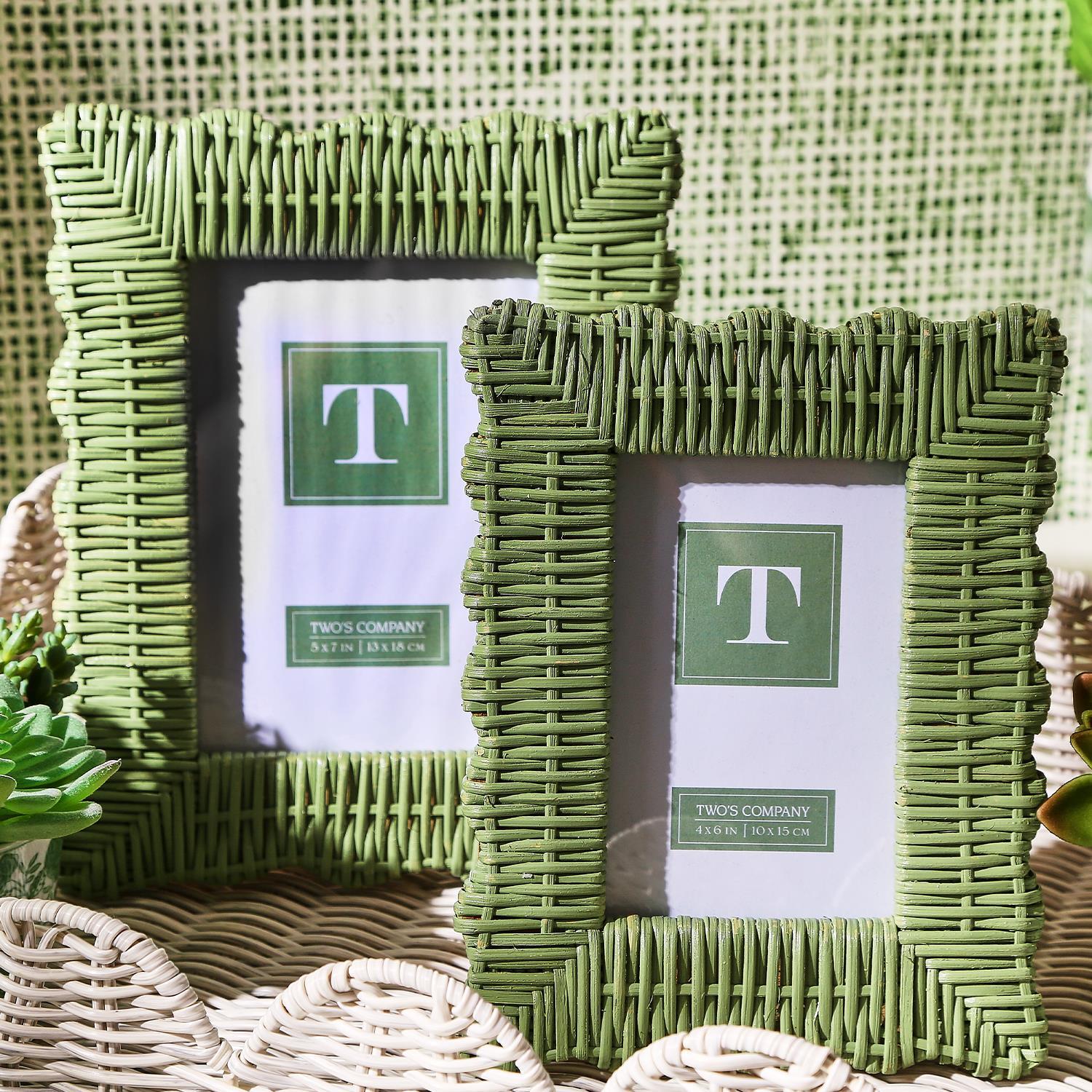 Green Rattan Frame 4x6