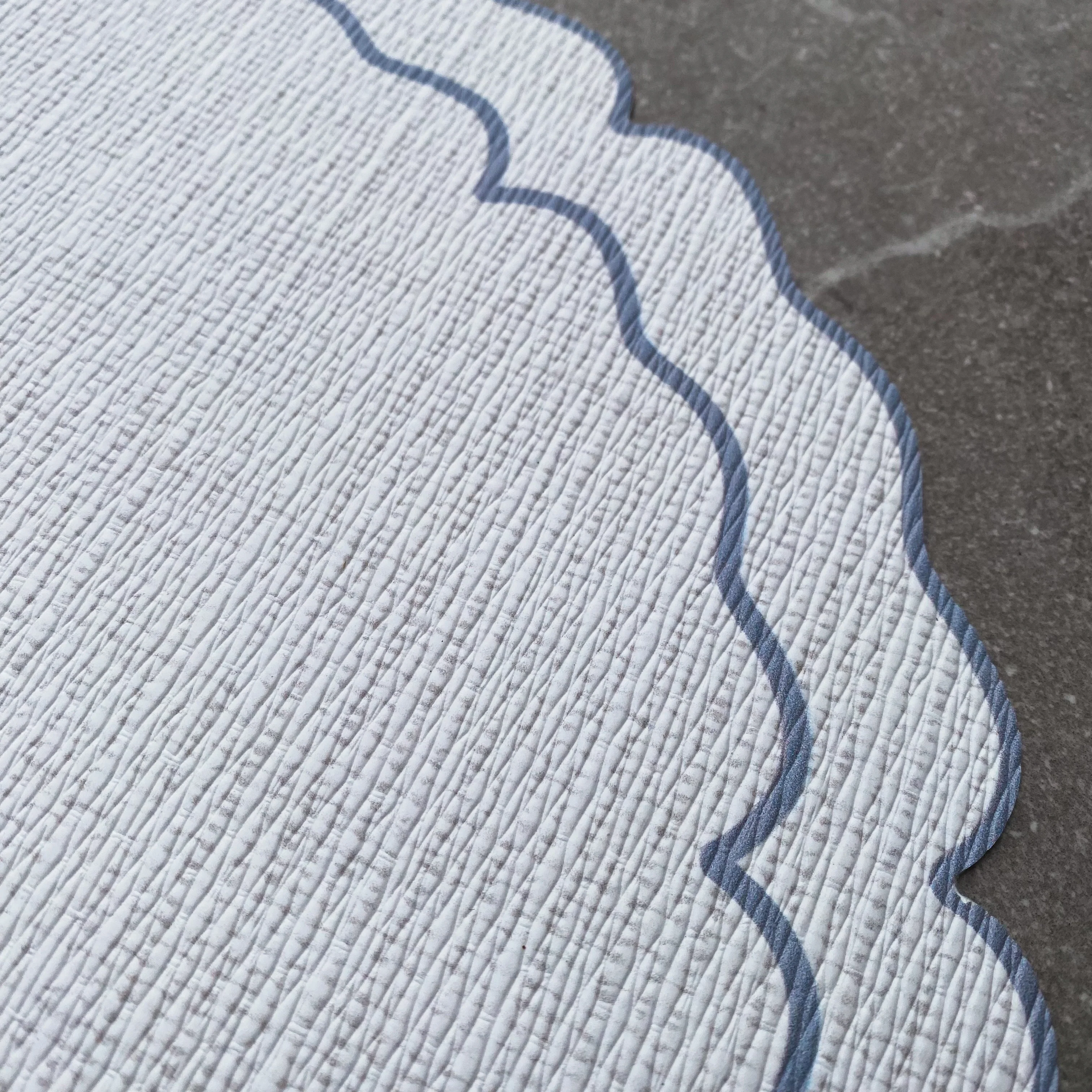 Scalloped Round Vinilo Placemats - Image 2