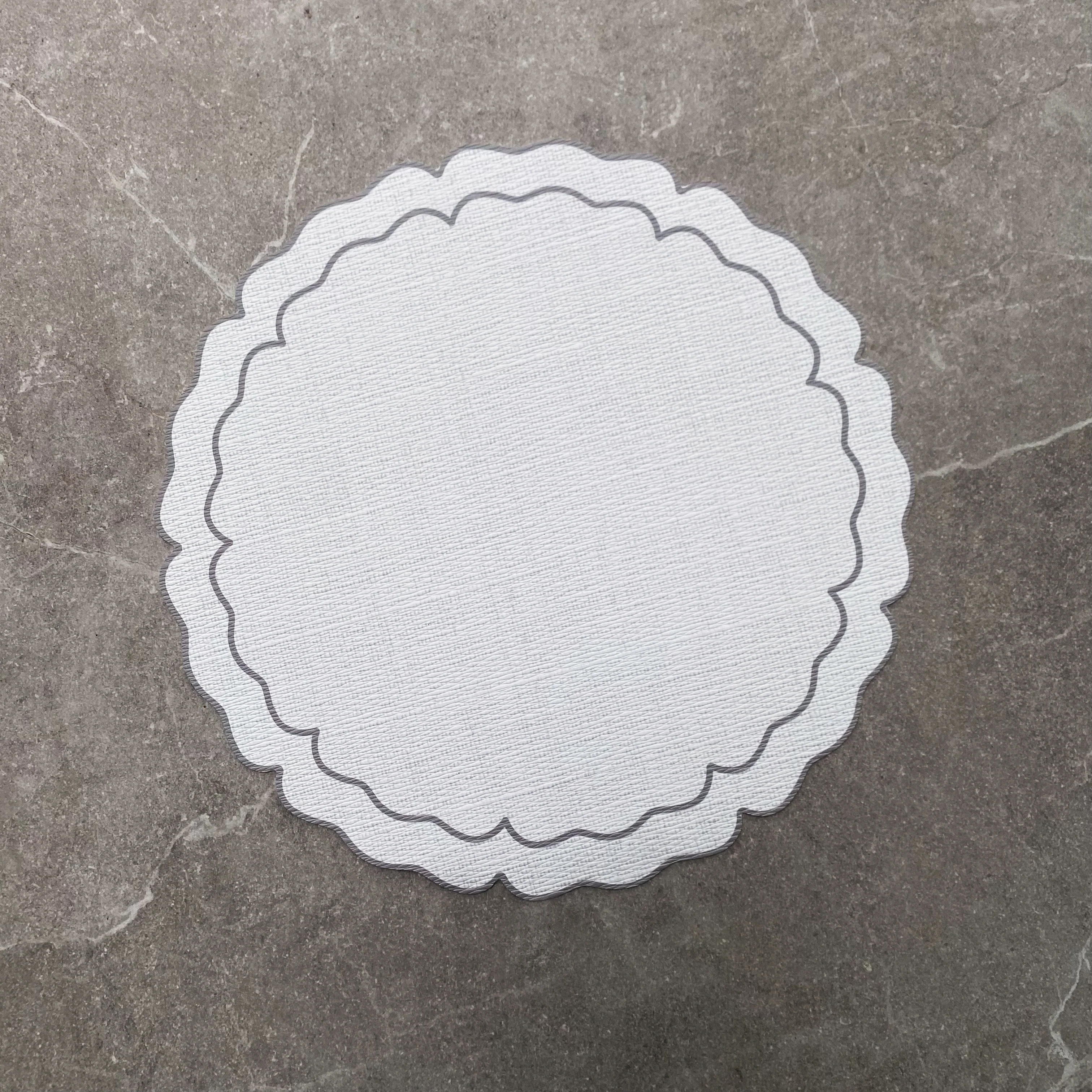 Scalloped Round Vinilo Placemats - Image 3