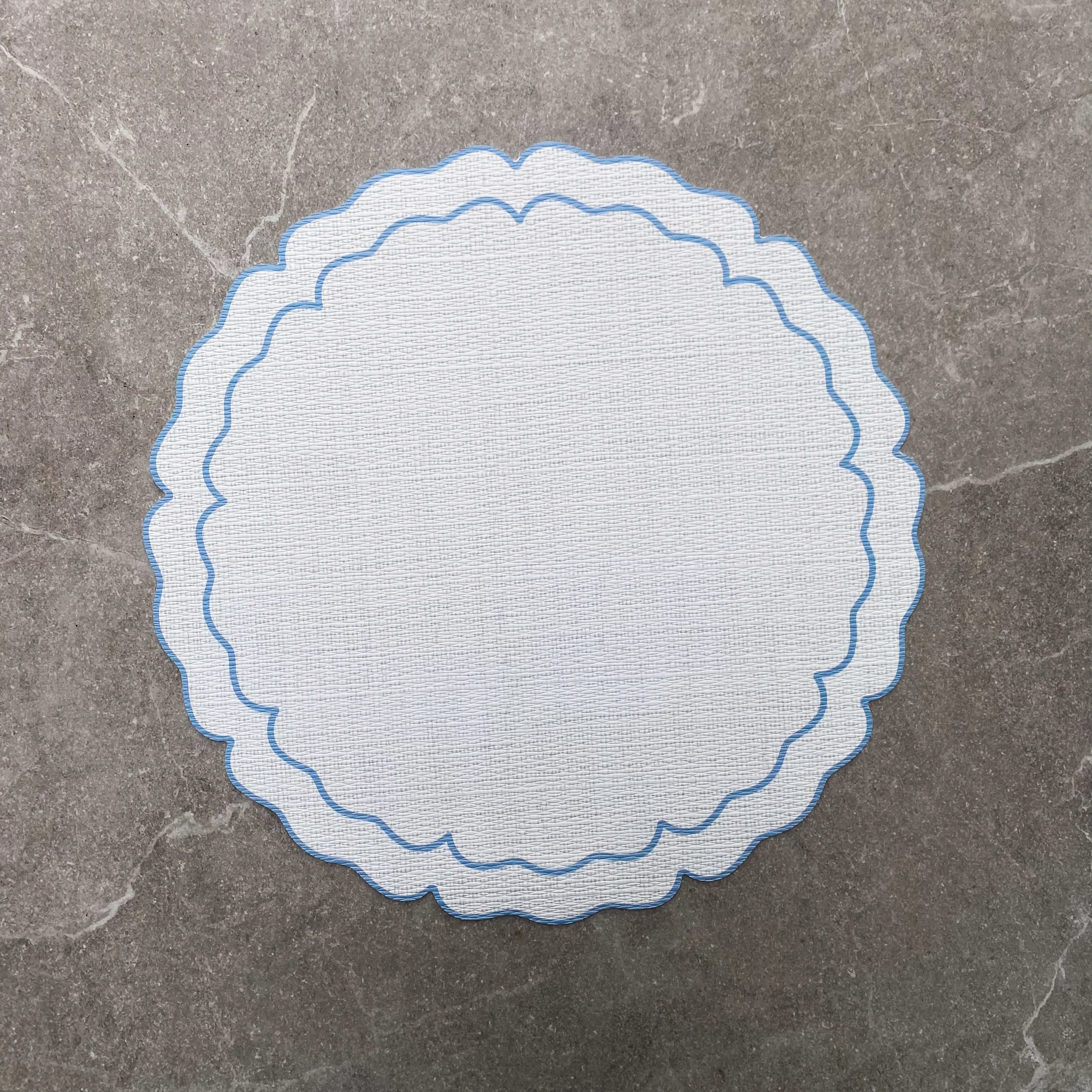 Scalloped Round Vinilo Placemats - Image 6