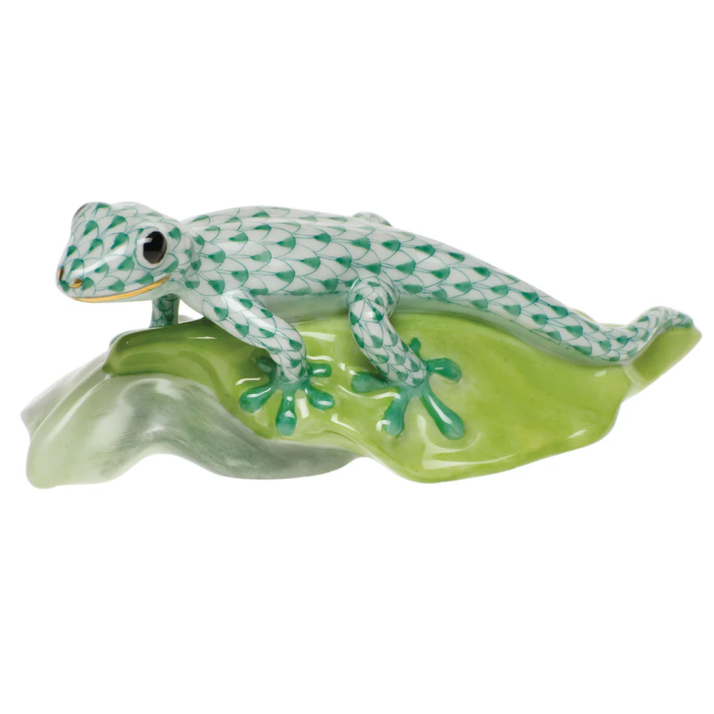 Gecko On Leaf 4.5"l X 2"h