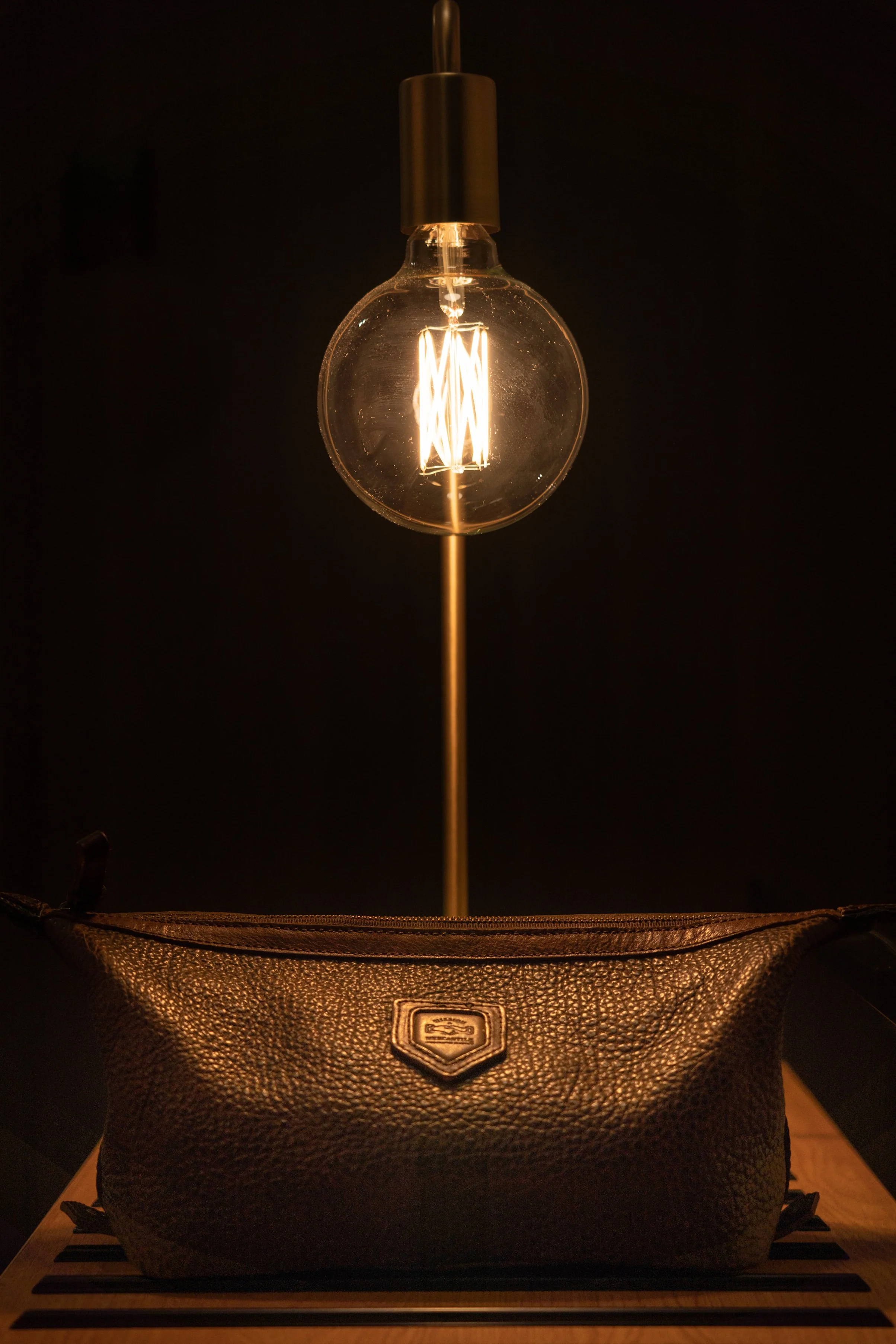 Theodore Leather Wash Bag - Image 8